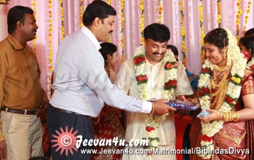 Bipindas Divya Marriage Gift Photos